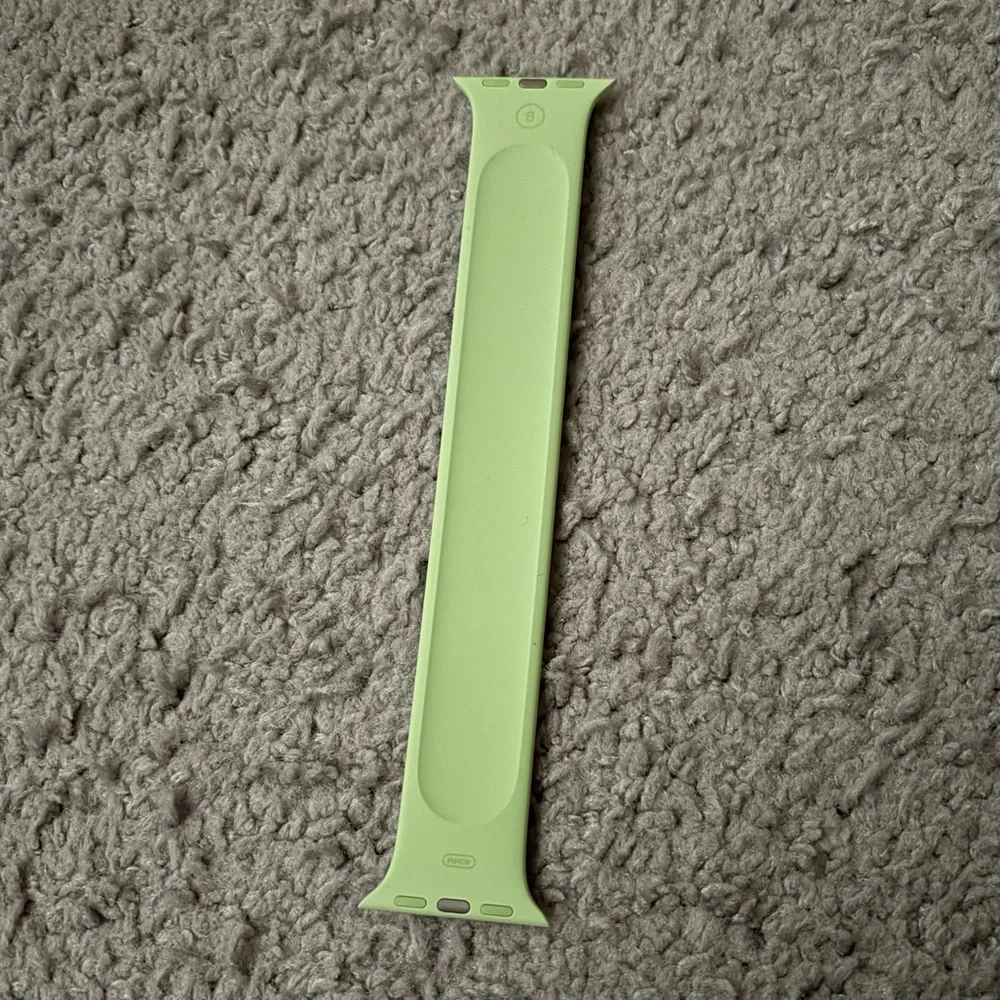 APPLE SOLO LOOP WATCH BAND — Size 8 — 40 MM — NORTHERN LIGHTS — LIKE NEW!